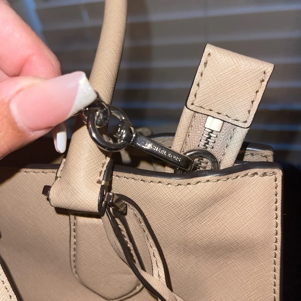 Michael Kors BRIDGETTE LEATHER‎ CROSSBODY BAG - Picture 16 of 16